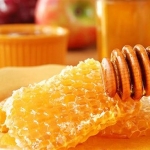 <b>Sáp ong </b>giúp dưỡng ẩm